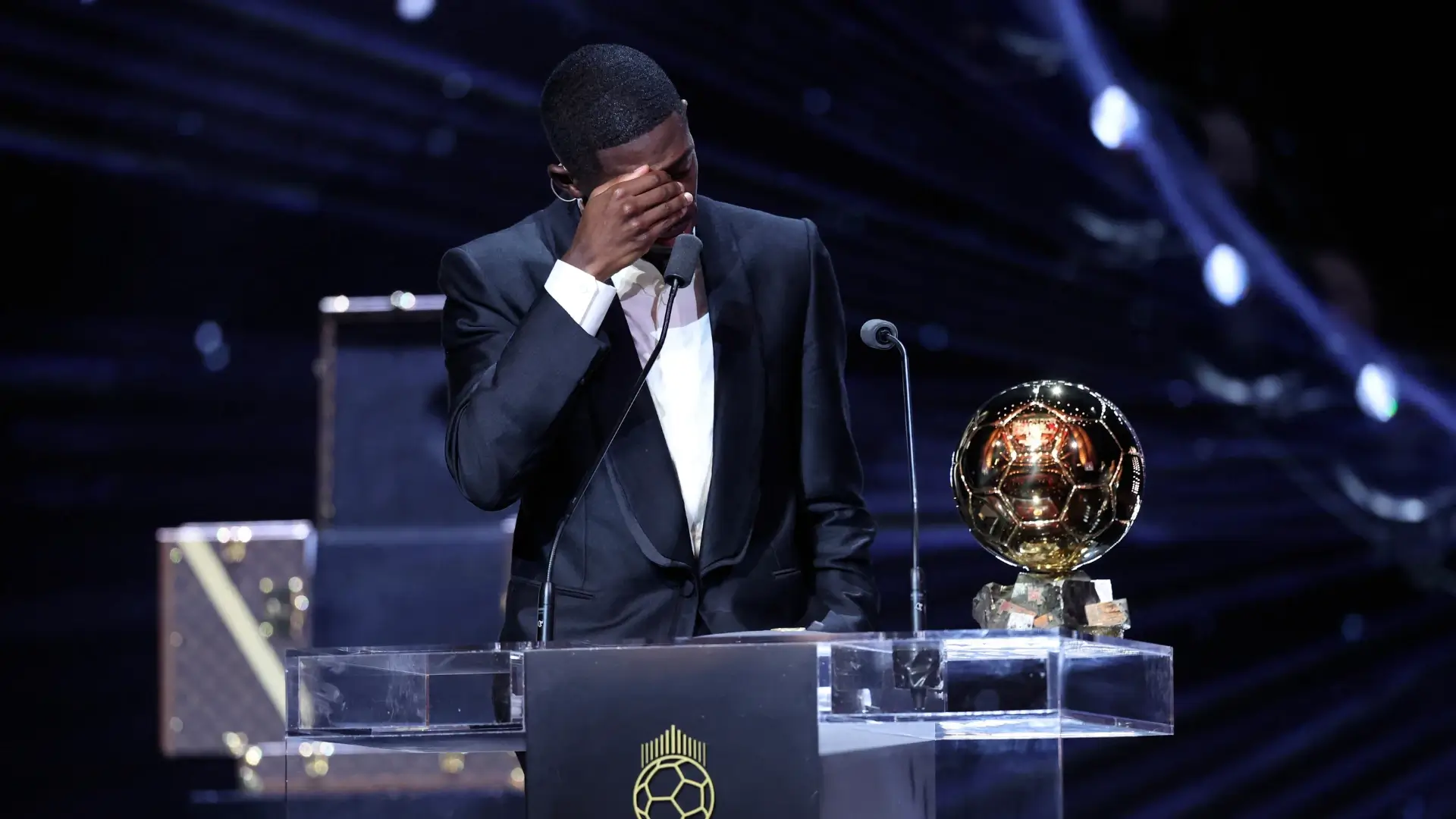 Ousmane Dembele menangis haru setelah meraih Ballon d’Or 2025.