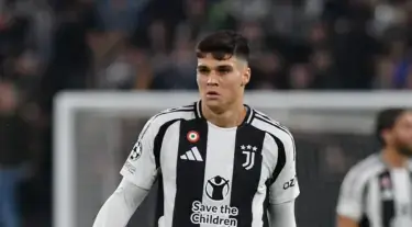 “Anatomi” Tendangan Adžić: Set–Orient–Strike