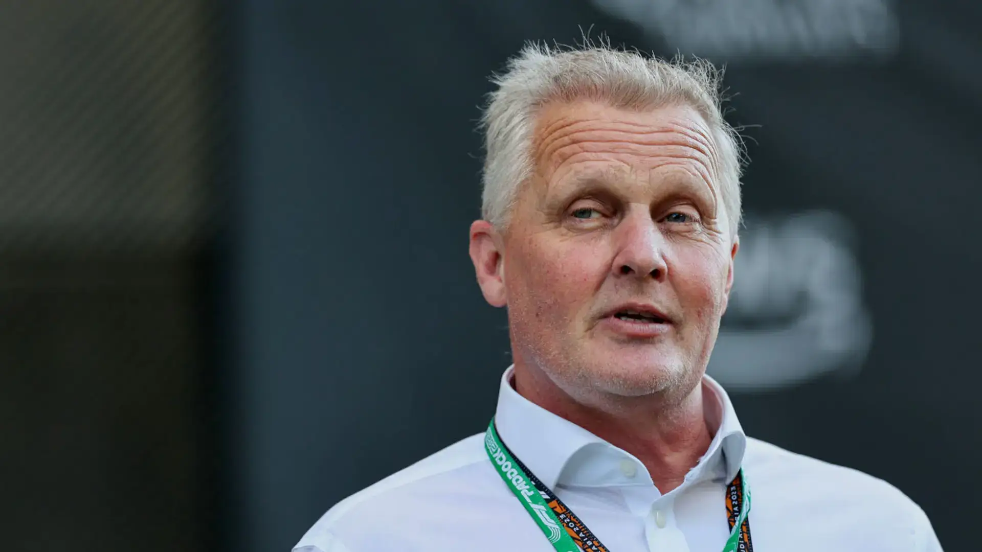Johnny Herbert mantan pembalap Formula 1 saat menghadiri acara balapan
