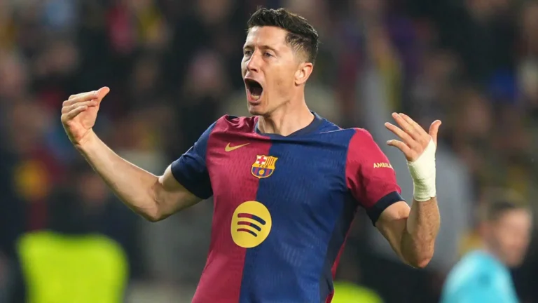 Lewandowski Rayakan Laga Ke-150 dengan Dua Gol Spektakuler