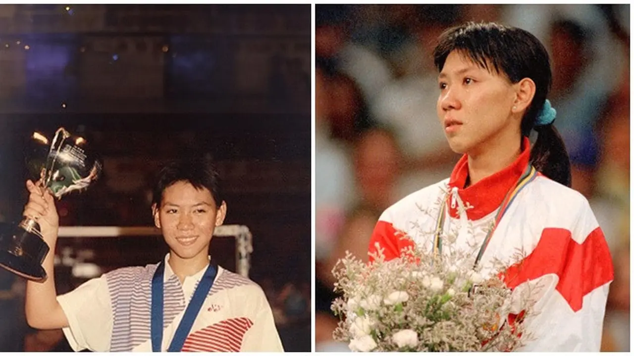 Susy Susanti pebulutangkis tunggal putri Indonesia dengan trofi juara dan medali emas Olimpiade