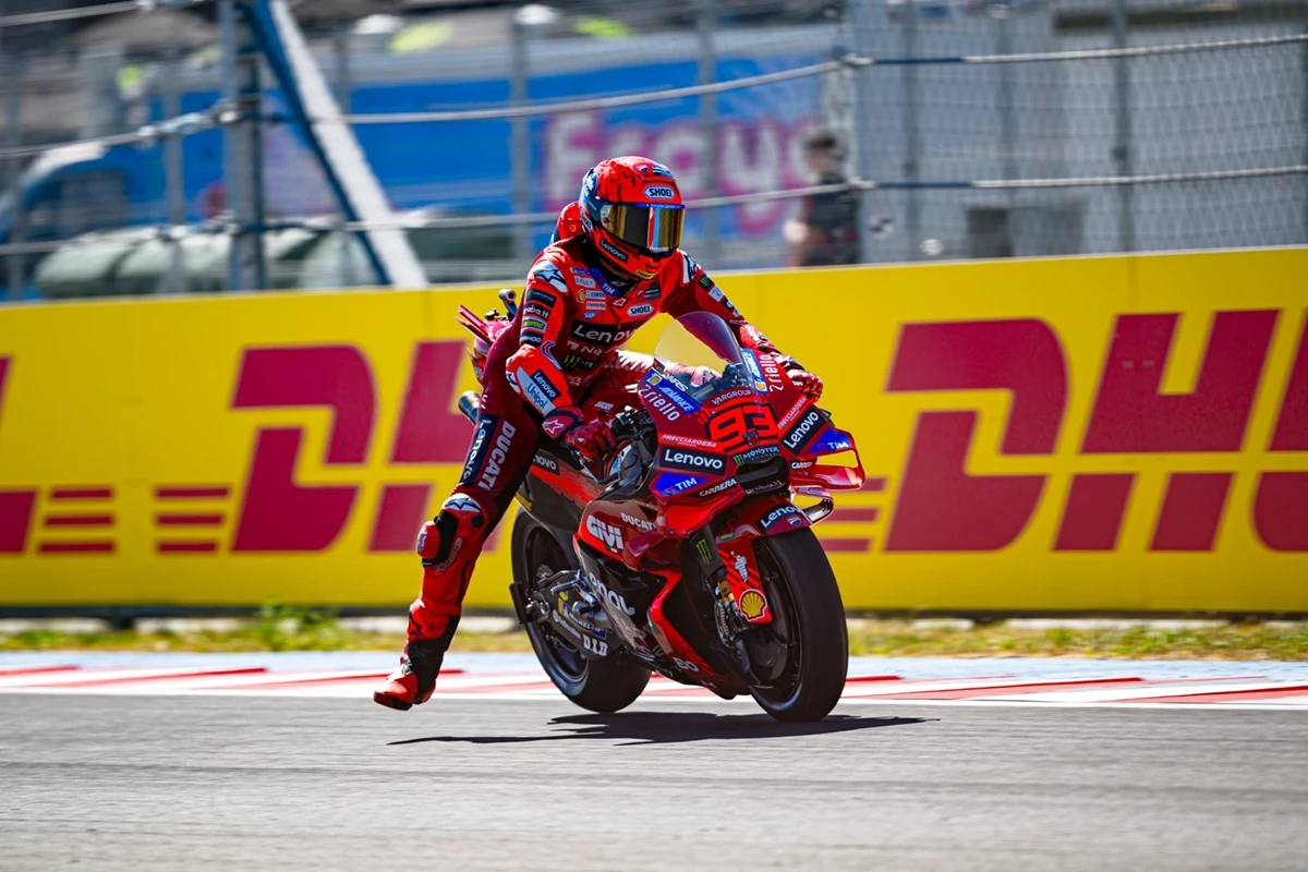 Aksi Marc Marquez dalam sesi latihan MotoGP bersama Ducati Desmosedici GP