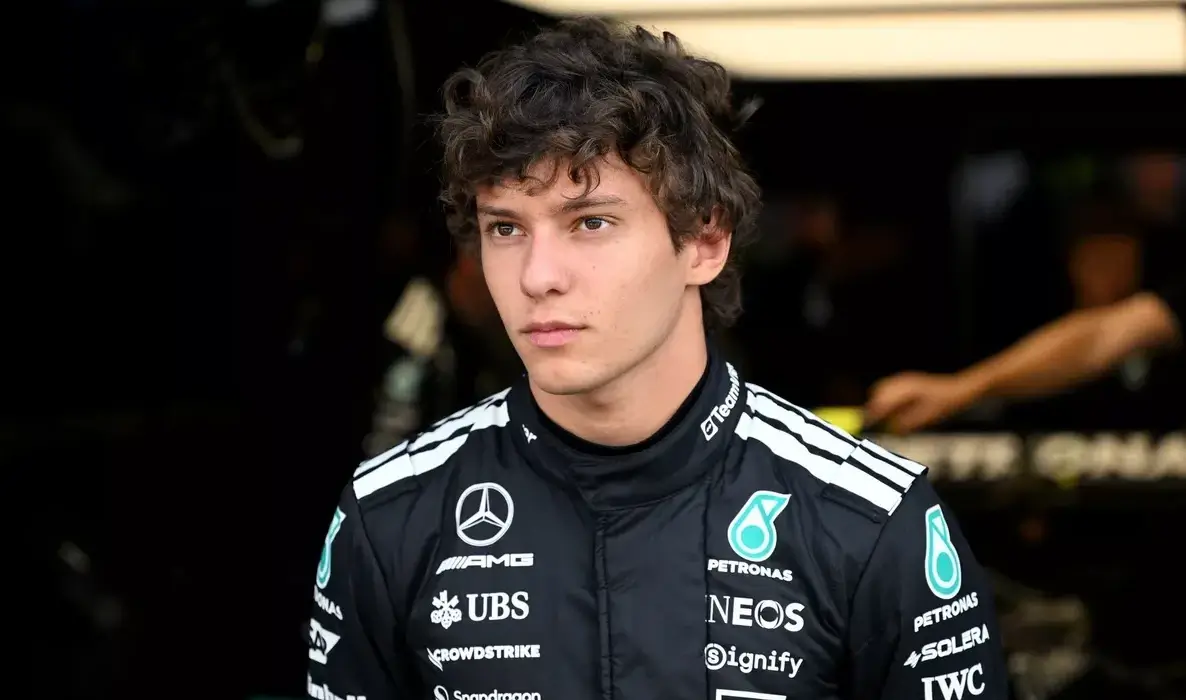 Johnny Herbert Tegur Kimi Antonelli di Formula 1