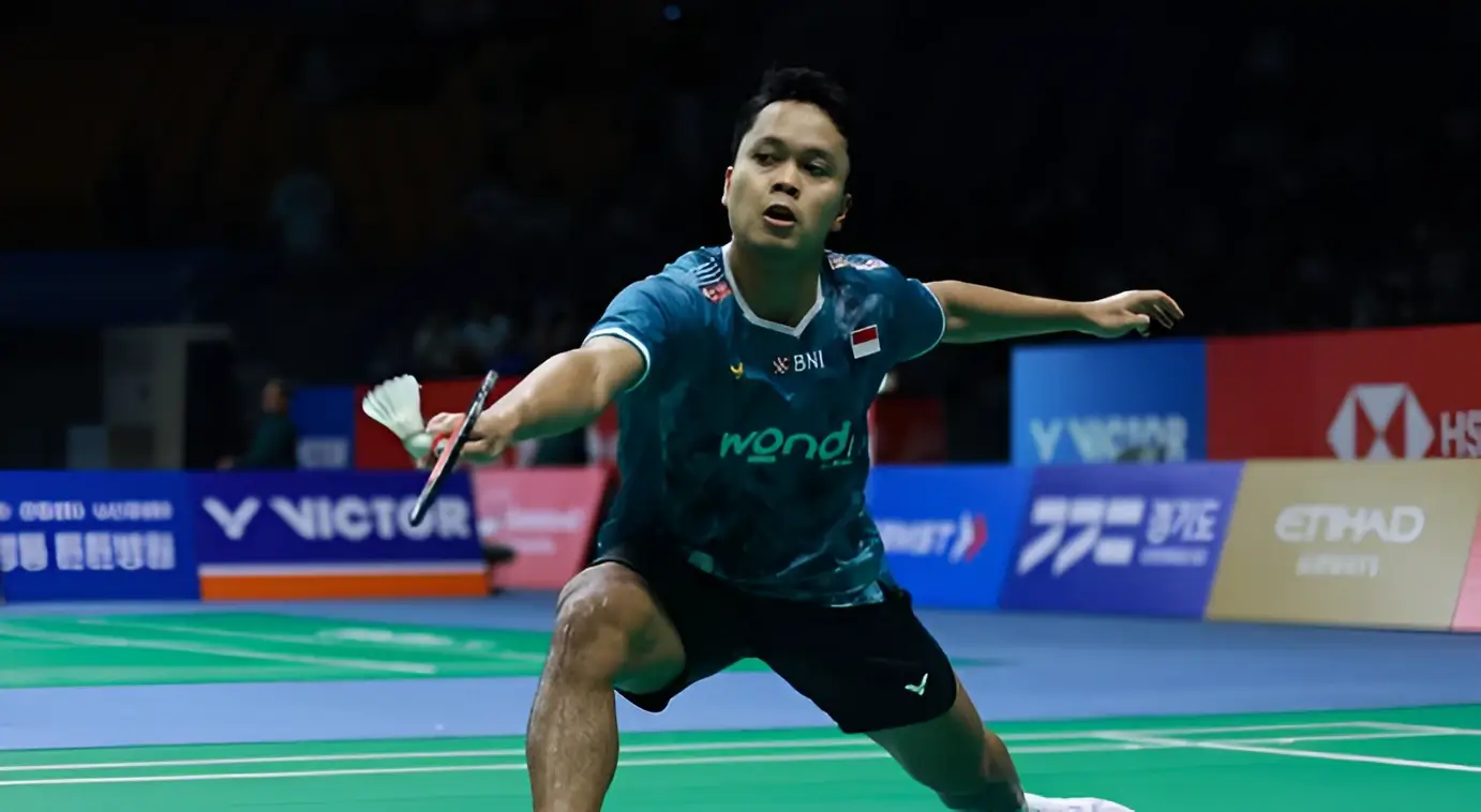 Anthony Sinisuka Ginting tunggal putra Indonesia beraksi di Korea Open 2025 babak kedua melawan Kenta Nishimoto