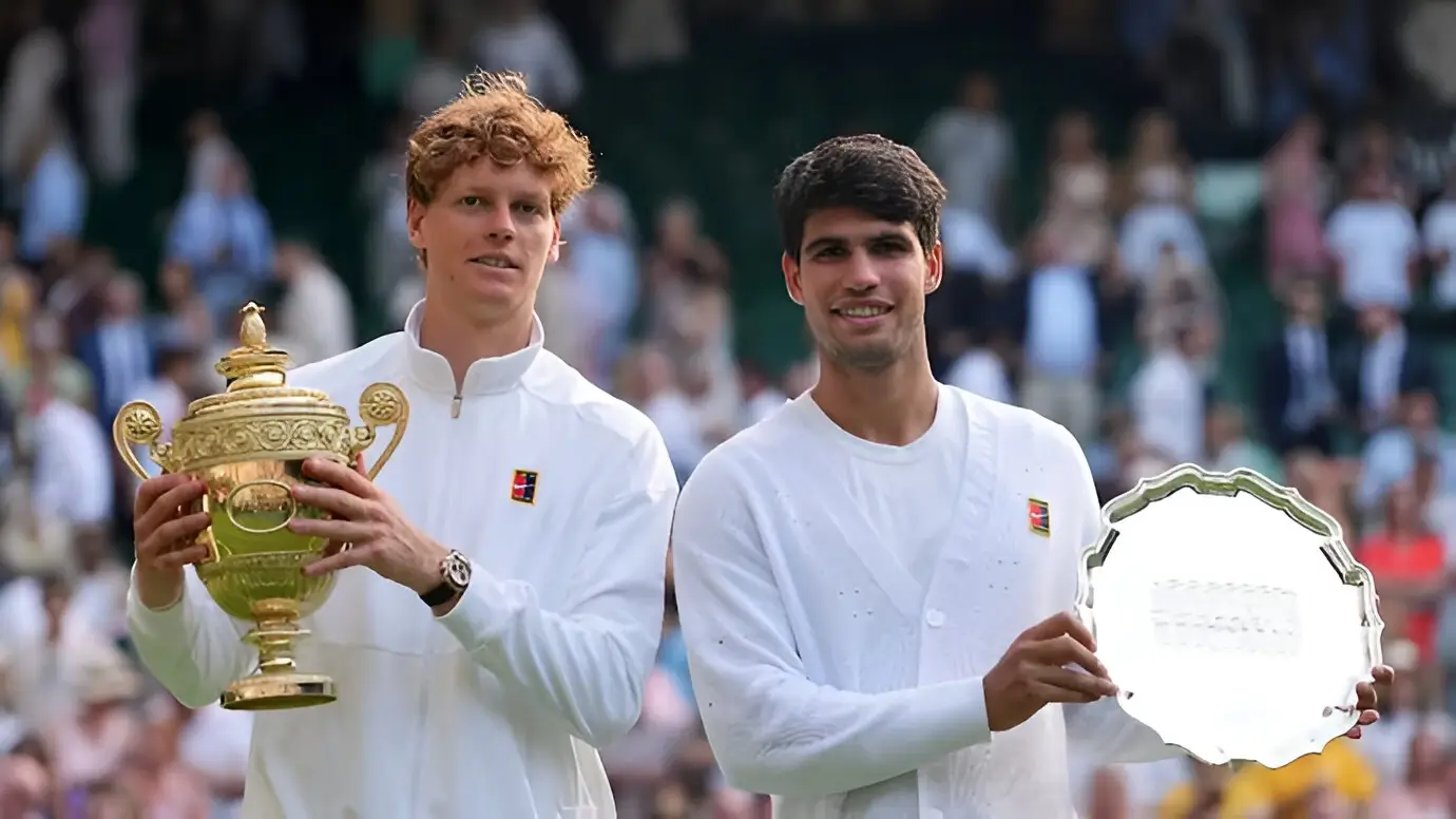 Alcaraz vs Sinner: Siapa Raja Tenis Dunia 2025?