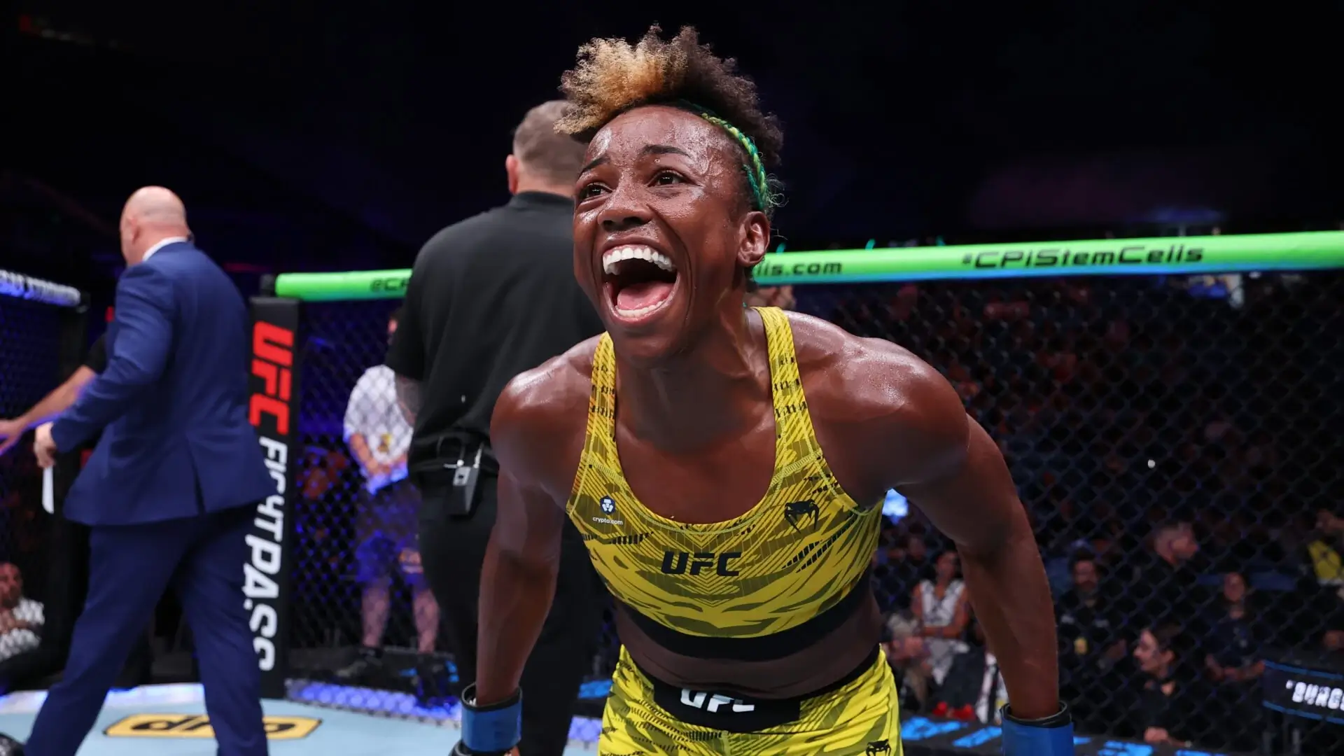 Alexia Thainara merayakan kemenangannya usai mengalahkan Loma Lookboonmee di UFC Fight Night 260, RAC Arena, Perth, Australia, 28 September 2025.