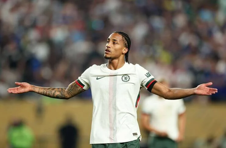 Gol João Pedro di Menit 45+4 dan Kontroversi VAR: Apa Kata Ahli & Netizen?