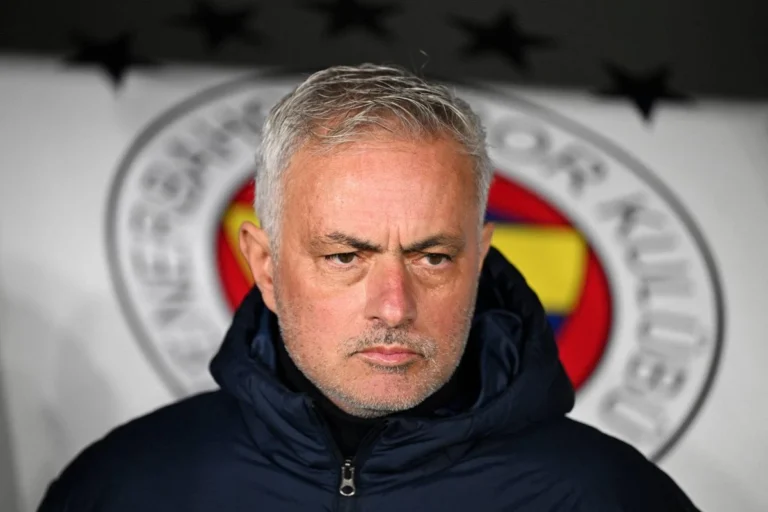 RESMI: Fenerbahçe dan José Mourinho Berpisah Setelah Gagal Lolos ke Liga Champions