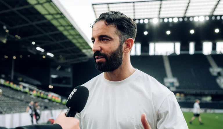 Manchester United Fokus Cari Gelandang Bertahan Musim 2025/26