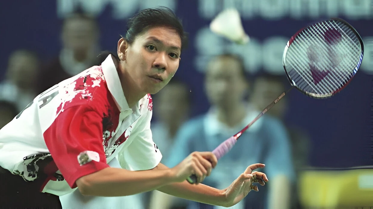 Susy Susanti pemain bulu tangkis Indonesia melawan Ye Zhaoying China di final Piala Uber Hong Kong