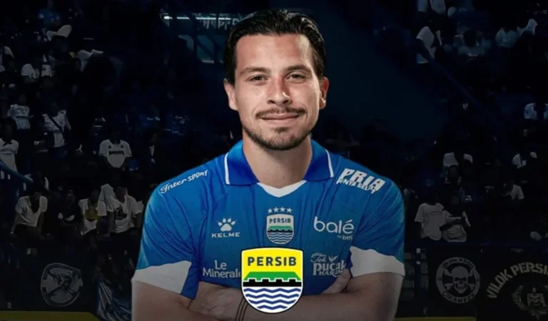 Thom Haye Timnas Resmi Berkostum Persib Bandung