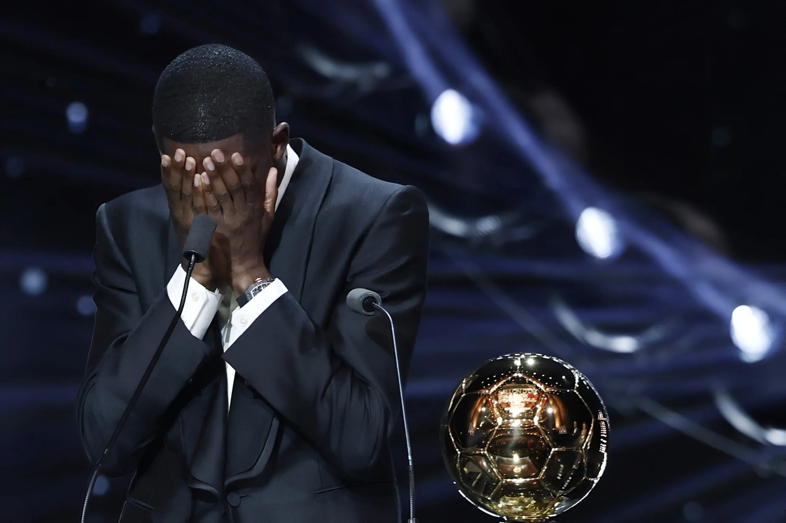 Ousmane Dembele menangis saat menjadi pemenang Ballon d'Or 2025