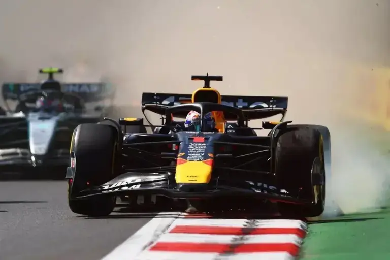 “Brundle Nilai Max Verstappen Layak Dihukum: Manuver Konyol di GP Meksiko!”