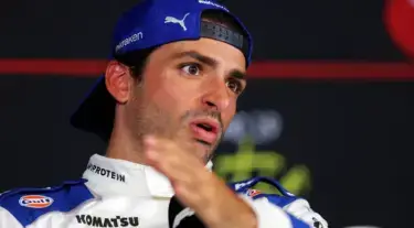 Carlos Sainz Dihukum Turun Lima Posisi di GP Meksiko Usai Tabrak Antonelli di Austin