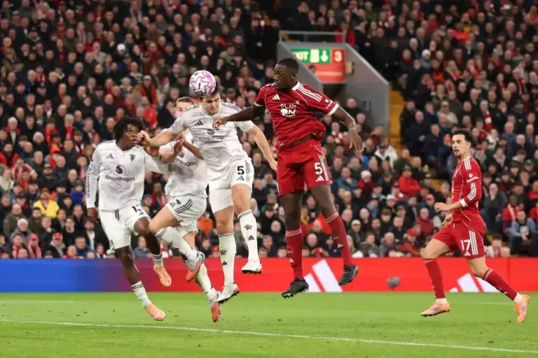 Solidaritas Jadi Kunci : MU Taklukkan Liverpool 2-1 di Anfield