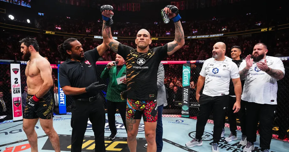 Pereira klaim sabuk light heavyweight UFC 320