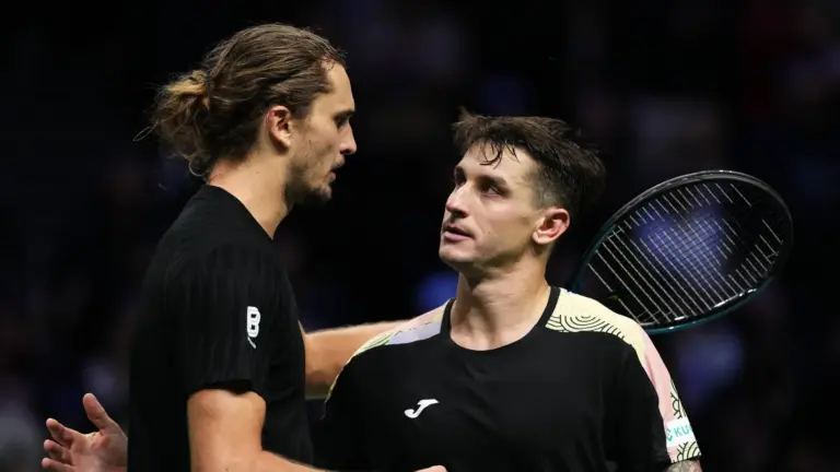 Zverev Bertahan di Paris Usai Kalahkan Carabelli