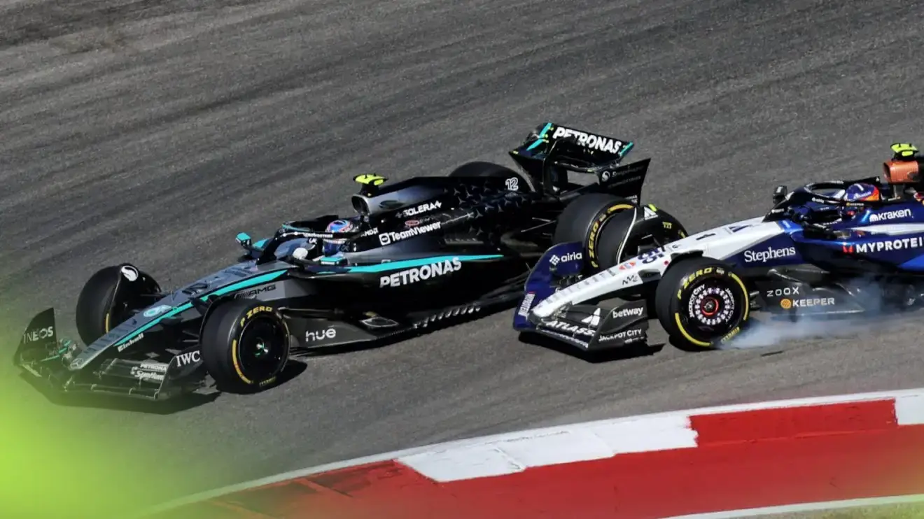 Carlos Sainz dijatuhi penalti usai balapan akibat insiden tabrakan dengan Kimi Antonelli.