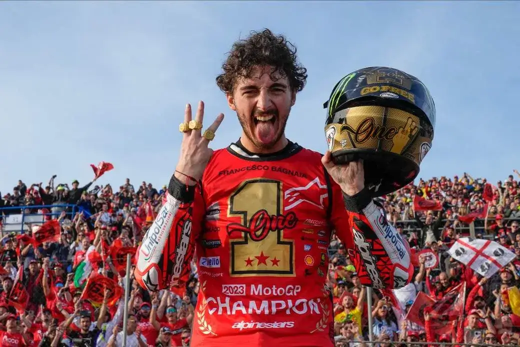 Francesco Bagnaia merayakan gelar juara dunia 2023 © Dorna