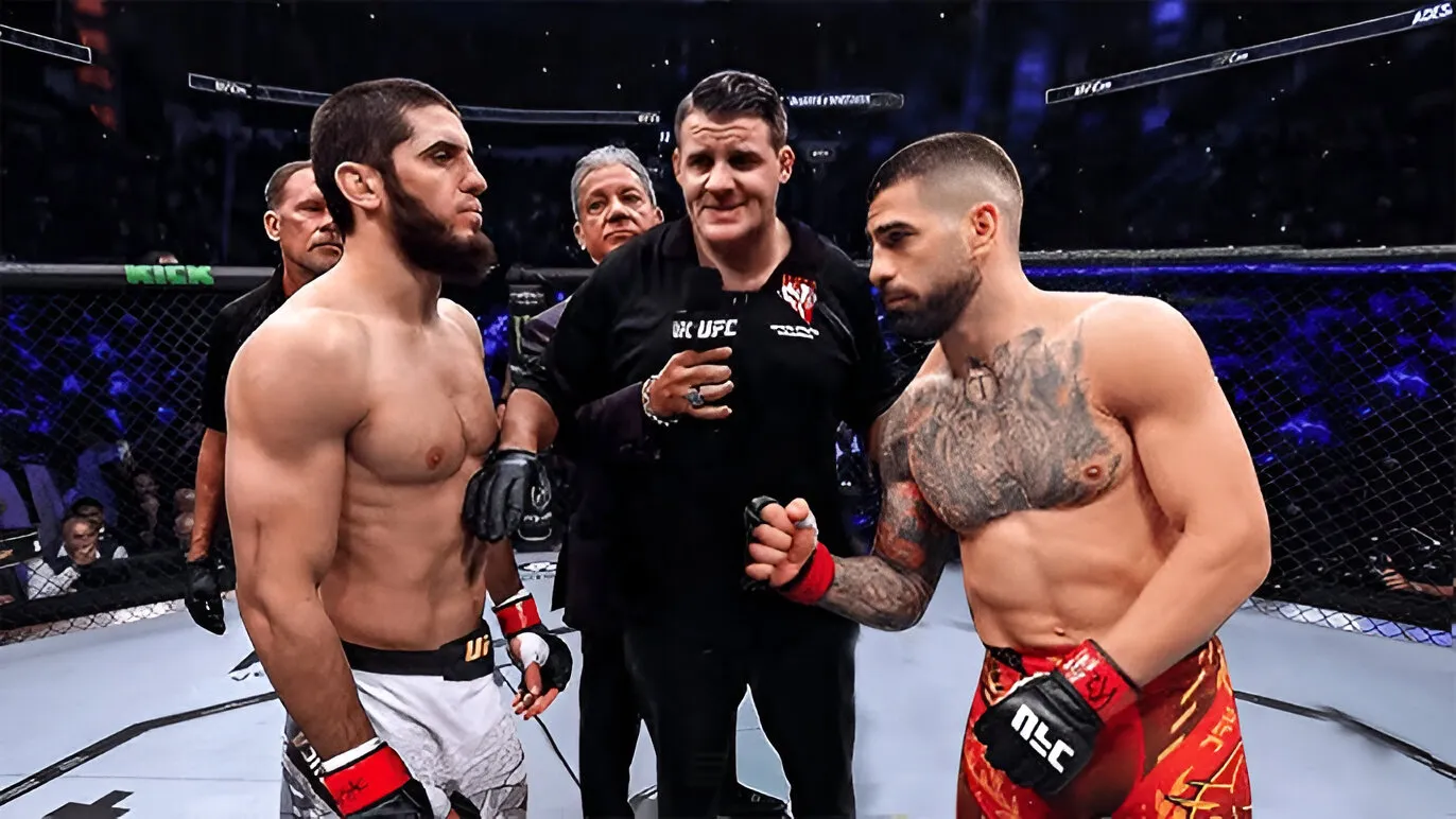 Ilia Topuria dan Islam Makhachev saling berhadapan di tengah oktagon UFC jelang pertarungan besar, bersiap memulai duel di UFC 300