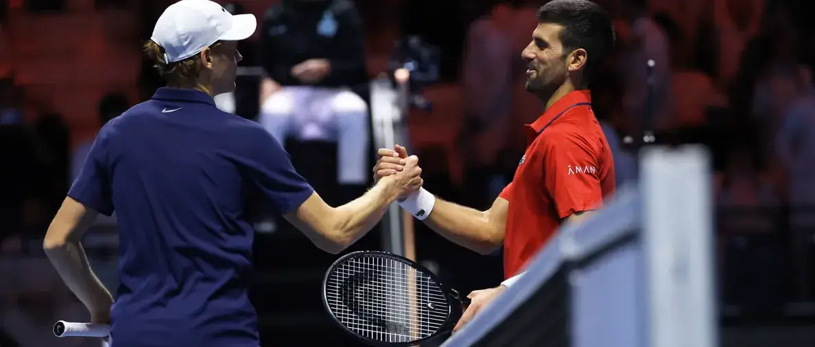 Jannik Sinner vs Novak Djokovic usai pertandingan Six Kings Slam 2025 di Riyadh