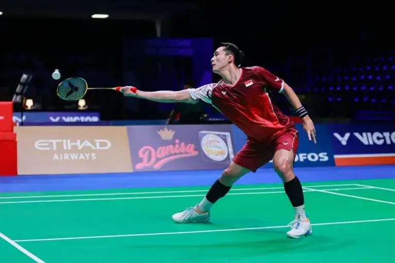 Denmark Open 2025 – Jonatan Christie Lolos ke Babak Kedua Setelah Laga Sengit Tiga Gim