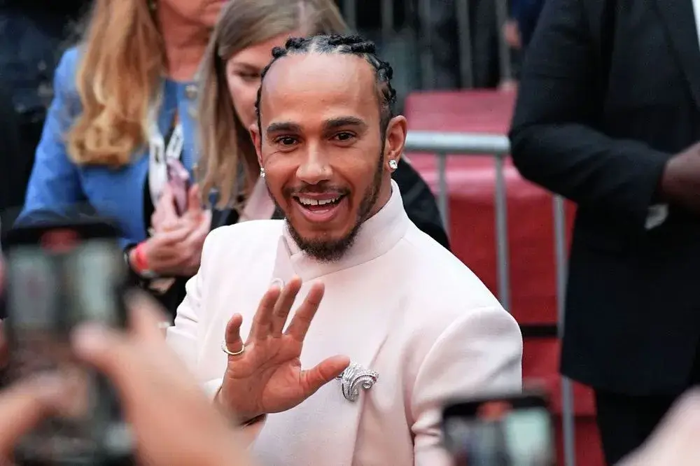 Lewis Hamilton hadir di Pemutaran Perdana Dunia film F1. (Foto: Getty Images)