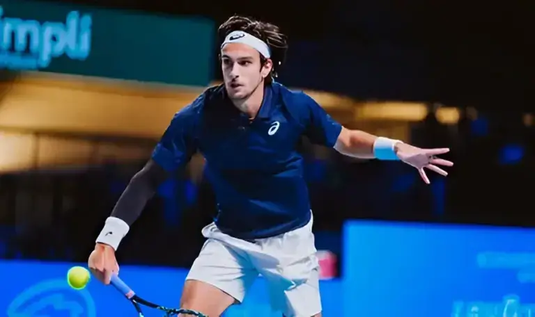Lorenzo Musetti Tampil Solid di Awal Vienna Open 2025