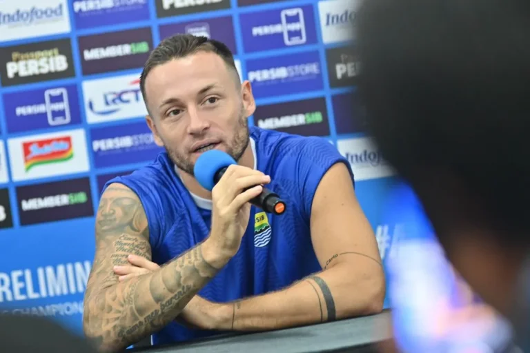 Jelang PSBS VS Biak: Marc Klok Target Tiga Poin untuk Persib