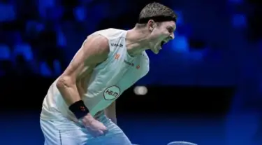 French Open 2025: Viktor Axelsen Lolos Dramatis Usai Insiden Tak Terduga di Tengah Laga