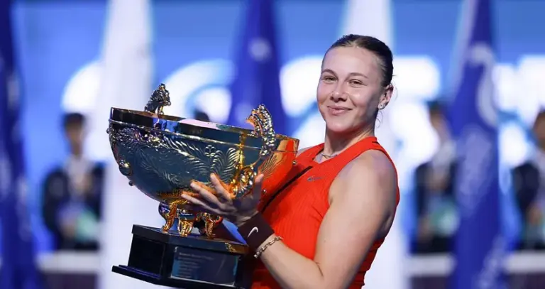 Amanda Anisimova Tutup Musim 2025 dengan Pesan Emosional