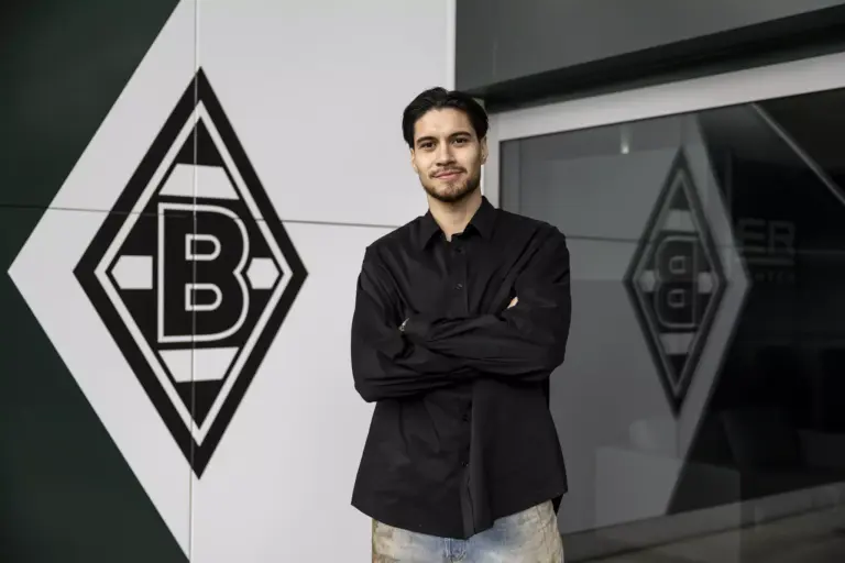 Kevin Diks Cetak Gol dan Jadi Pemain Terbaik, Bawa Gladbach Menang di Derby Rhein