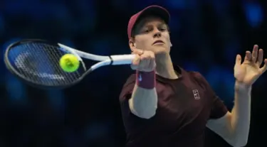 Sinner Kalahkan Zverev untuk Lolos ke Semifinal ATP Finals