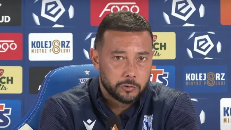 Ajax Tunjuk Eks Asisten Timnas Indonesia, Denny Landzaat, Jadi Asisten Pelatih Sementara