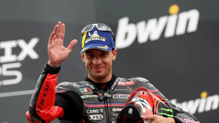 Bezzecchi Menang Dramatis di MotoGP Valencia 2025