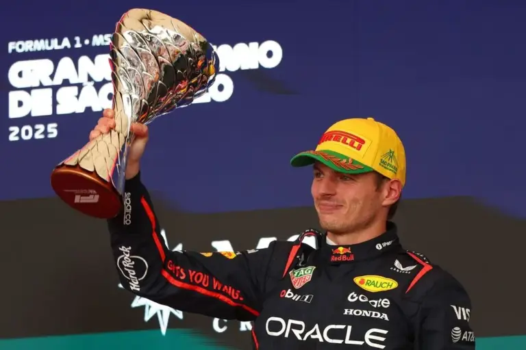 Risiko yang Berbuah Manis: Verstappen Naik Podium di GP Brasil 2025