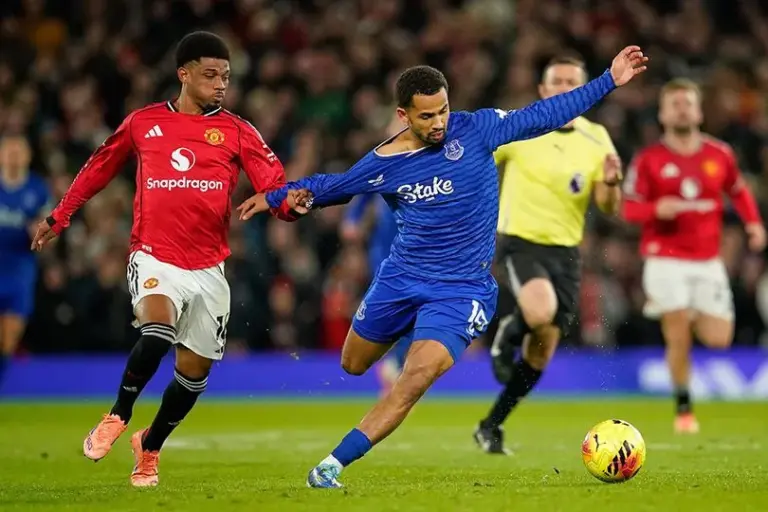 Manchester United Dipermalukan 10 Pemain Everton di Old Trafford